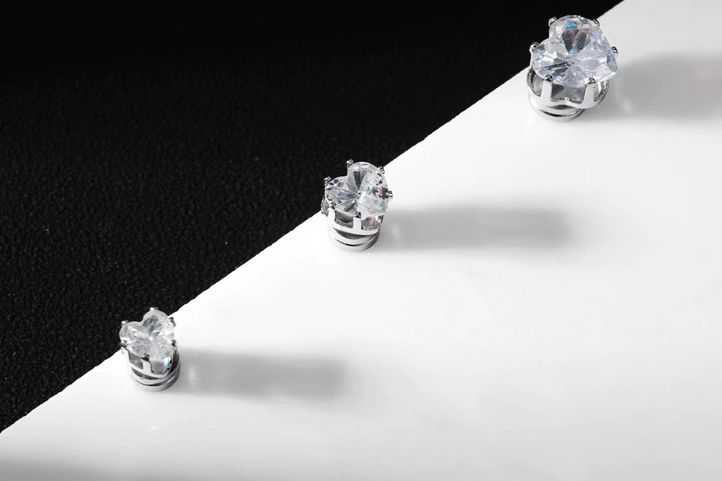 ✨ Magnetic Clip-On Earrings (No Piercing Needed) featuring a sparkling star and heart design with dazzling crystals. Stylish, comfortable, and perfect for everyday wear. 💎🤍