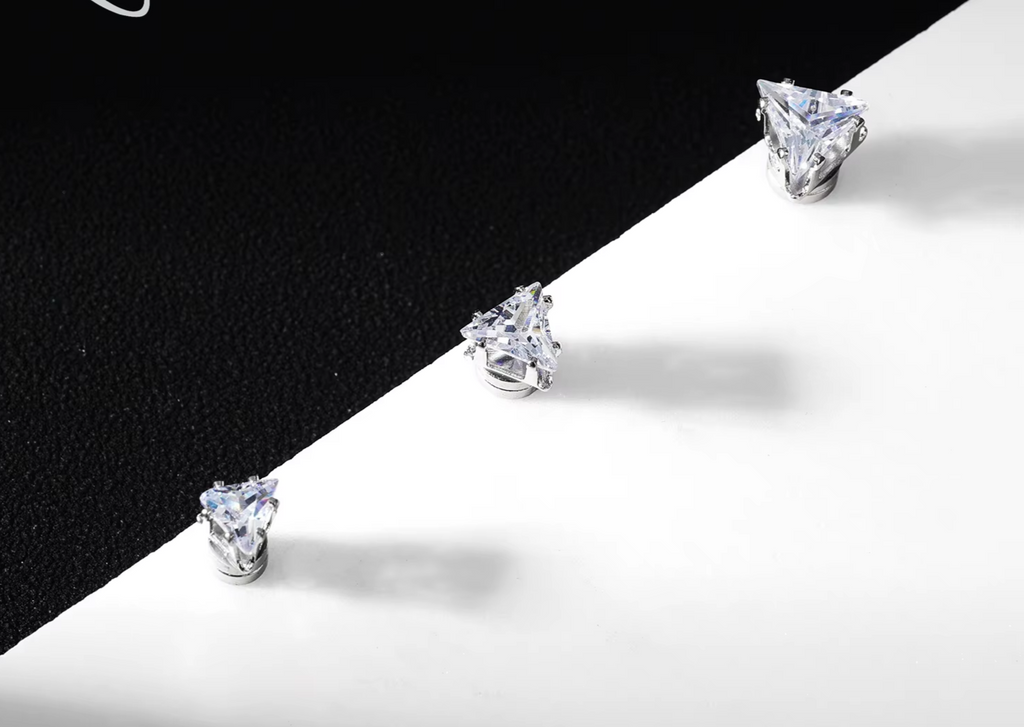 ✨ Magnetic Clip-On Earrings (No Piercing Needed) featuring a sparkling star and heart design with dazzling crystals. Stylish, comfortable, and perfect for everyday wear. 💎🤍